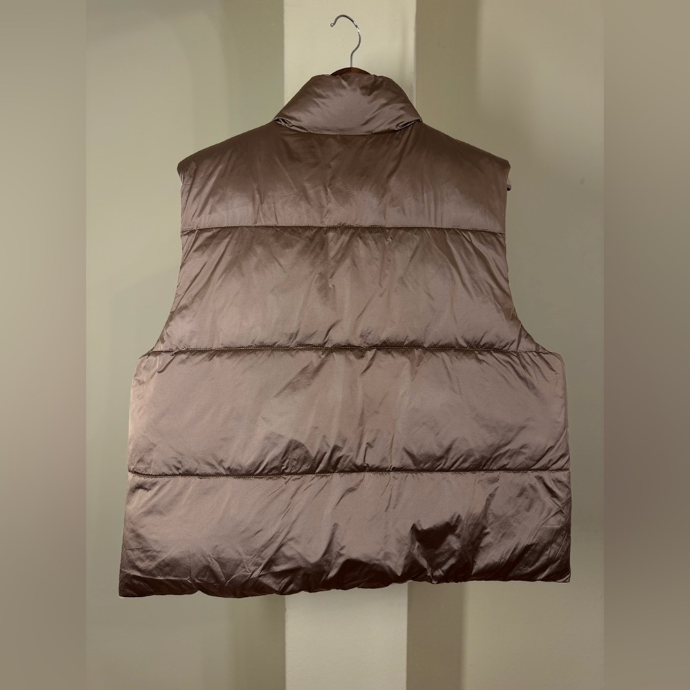 NWOT Reversible Puffer Vest - Picture 8 of 13